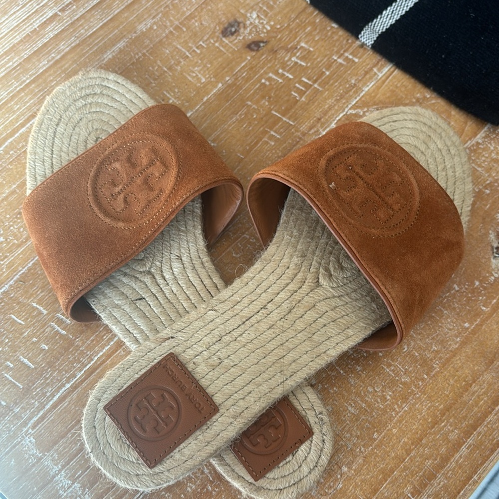 New Tory Burch Slide Espadrille Sandals Tan size 9 never worn.